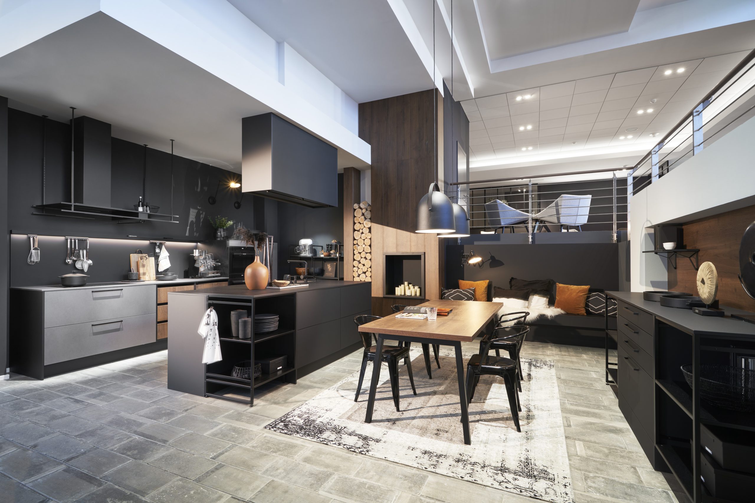 Koje01_Meteor_Stahl_gebuerstet_Perfect_Soft_schwarz_M